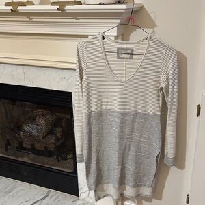 Anthropologie tunic length Striped V-Neck Long Sleeve Top - Gray and White